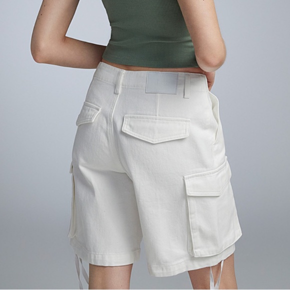 White denim cargo pockets loose short jorts NWT - Picture 2 of 13